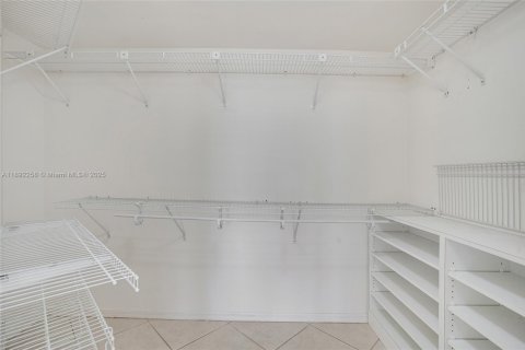 Condo in Miami, Florida, 2 bedrooms  № 1944228 - photo 12