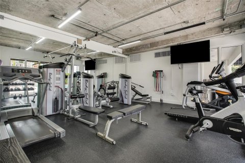 Condo in Miami, Florida, 2 bedrooms  № 1944228 - photo 20