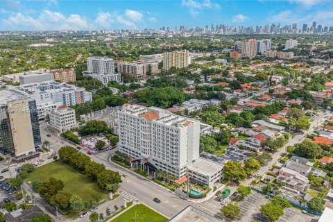 Condo in Miami, Florida, 2 bedrooms  № 1944228 - photo 25