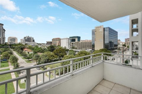 Condo in Miami, Florida, 2 bedrooms  № 1944228 - photo 18