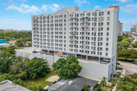 Condo in Miami, Florida, 2 bedrooms  № 1944228 - photo 24