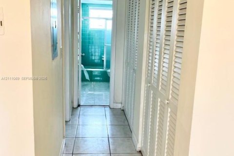 Copropriété à louer à Miami, Floride: 1 chambre, 92.9 m2 № 2431288 - photo 6