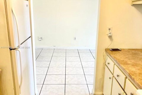 Copropriété à louer à Miami, Floride: 1 chambre, 92.9 m2 № 2431288 - photo 5