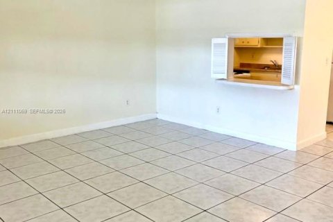 Copropriété à louer à Miami, Floride: 1 chambre, 92.9 m2 № 2431288 - photo 2