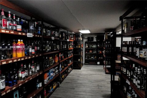 Commercial property in Miami, Florida № 2065358 - photo 20