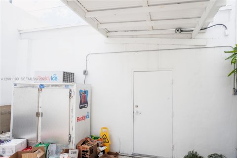 Commercial property in Miami, Florida № 2065358 - photo 14