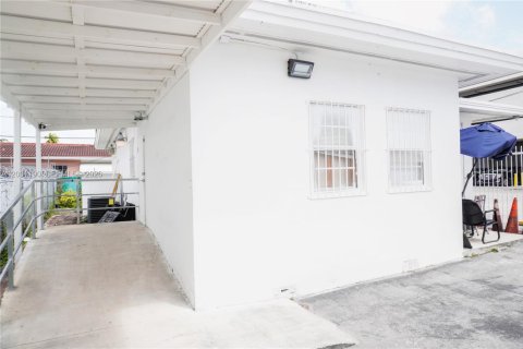 Commercial property in Miami, Florida № 2065358 - photo 15
