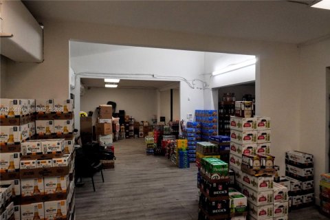 Commercial property in Miami, Florida № 2065358 - photo 17