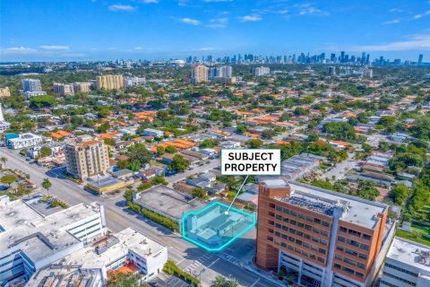 Commercial property in Miami, Florida № 2065358 - photo 4