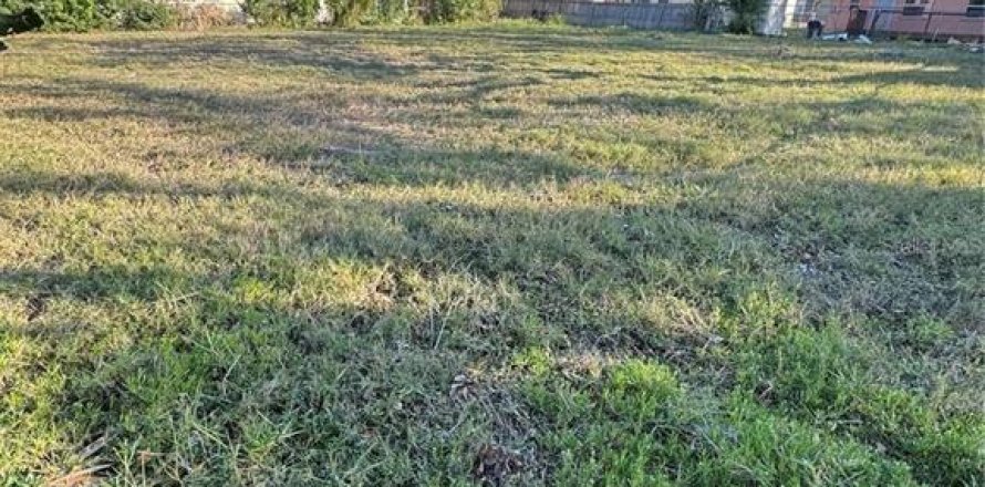 Terreno en Saint Petersburg, Florida № 2097946