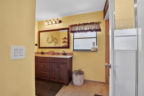 House in Valrico, Florida 4 bedrooms, 228.73 sq.m. № 2391027 - photo 29