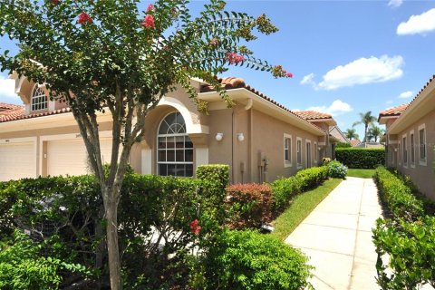 House in Palm Harbor, Florida 3 bedrooms, 145.21 sq.m. № 1848143 - photo 2