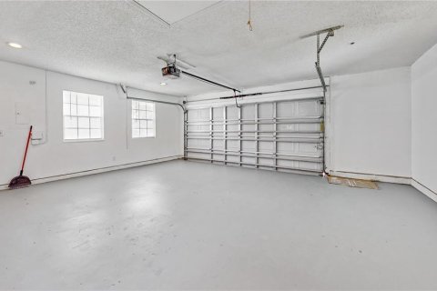 House in Kissimmee, Florida 3 bedrooms, 180.97 sq.m. № 2150487 - photo 17