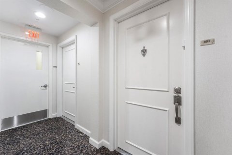 Condo in Fort Lauderdale, Florida, 3 bedrooms  № 2389808 - photo 2