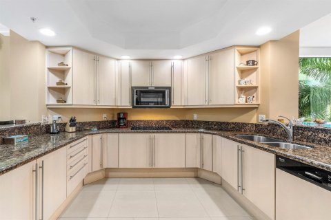 Condo in Fort Lauderdale, Florida, 3 bedrooms  № 2389808 - photo 13