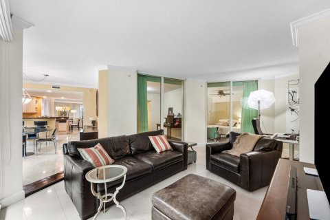 Condo in Fort Lauderdale, Florida, 3 bedrooms  № 2389808 - photo 8