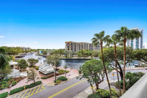 Condo in Fort Lauderdale, Florida, 3 bedrooms  № 2389808 - photo 21
