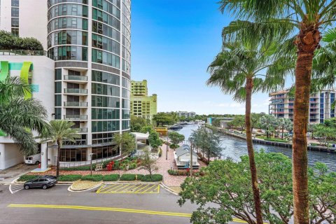Condo in Fort Lauderdale, Florida, 3 bedrooms  № 2389808 - photo 22