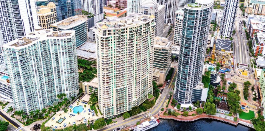 Condo in Fort Lauderdale, Florida, 3 bedrooms  № 2389808
