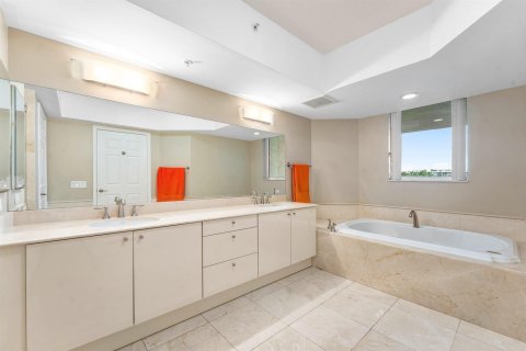 Condo in Fort Lauderdale, Florida, 3 bedrooms  № 2389808 - photo 25