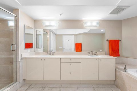 Condo in Fort Lauderdale, Florida, 3 bedrooms  № 2389808 - photo 24