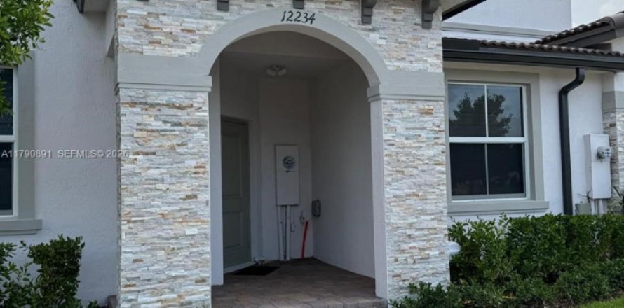 Touwnhouse à Miami, Floride 3 chambres, 149.76 m2 № 2193910