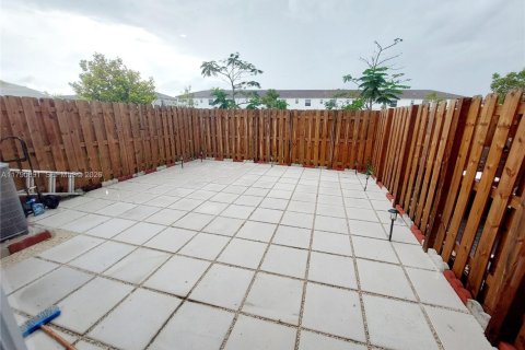Touwnhouse à vendre à Miami, Floride: 3 chambres, 149.76 m2 № 2193910 - photo 22