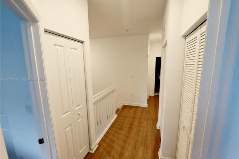 Touwnhouse à vendre à Miami, Floride: 3 chambres, 149.76 m2 № 2193910 - photo 14