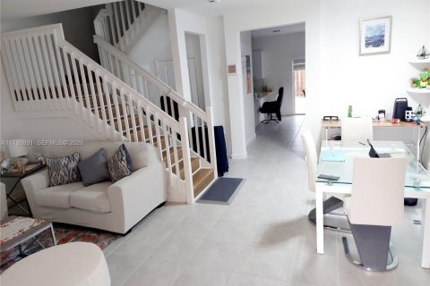 Touwnhouse à vendre à Miami, Floride: 3 chambres, 149.76 m2 № 2193910 - photo 5