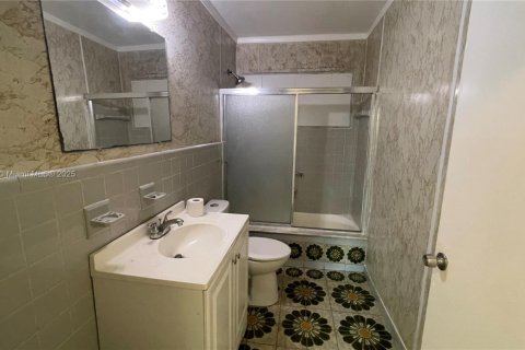 House in Hollywood, Florida 3 bedrooms, 115.11 sq.m. № 1925651 - photo 21