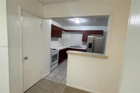 House in Hollywood, Florida 3 bedrooms, 115.11 sq.m. № 1925651 - photo 5