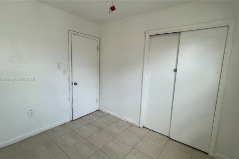 House in Hollywood, Florida 3 bedrooms, 115.11 sq.m. № 1925651 - photo 20