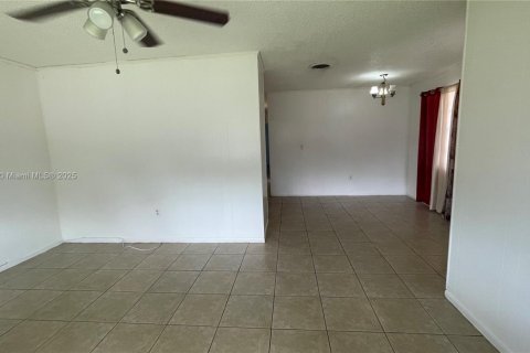 House in Hollywood, Florida 3 bedrooms, 115.11 sq.m. № 1925651 - photo 13