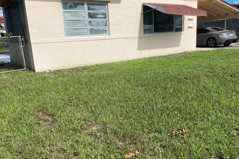 House in Hollywood, Florida 3 bedrooms, 115.11 sq.m. № 1925651 - photo 3