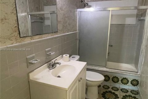 House in Hollywood, Florida 3 bedrooms, 115.11 sq.m. № 1925651 - photo 22