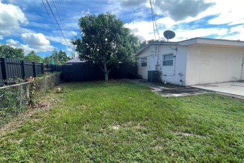 House in Hollywood, Florida 3 bedrooms, 115.11 sq.m. № 1925651 - photo 28