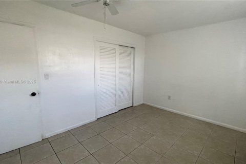 House in Hollywood, Florida 3 bedrooms, 115.11 sq.m. № 1925651 - photo 18