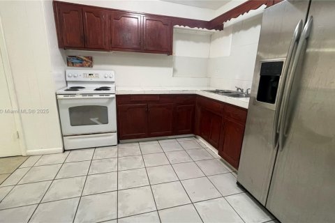House in Hollywood, Florida 3 bedrooms, 115.11 sq.m. № 1925651 - photo 8