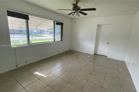 House in Hollywood, Florida 3 bedrooms, 115.11 sq.m. № 1925651 - photo 4