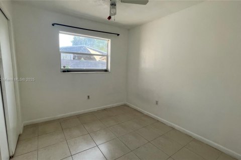 House in Hollywood, Florida 3 bedrooms, 115.11 sq.m. № 1925651 - photo 15