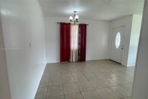House in Hollywood, Florida 3 bedrooms, 115.11 sq.m. № 1925651 - photo 10