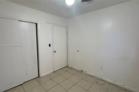 House in Hollywood, Florida 3 bedrooms, 115.11 sq.m. № 1925651 - photo 19