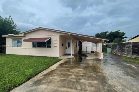 House in Hollywood, Florida 3 bedrooms, 115.11 sq.m. № 1925651 - photo 30