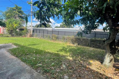 House in Hollywood, Florida 3 bedrooms, 115.11 sq.m. № 1925651 - photo 26