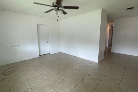 House in Hollywood, Florida 3 bedrooms, 115.11 sq.m. № 1925651 - photo 14
