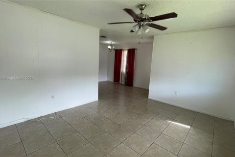 House in Hollywood, Florida 3 bedrooms, 115.11 sq.m. № 1925651 - photo 12