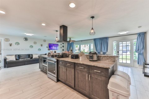 Villa ou maison à vendre à Cape Coral, Floride: 3 chambres, 169.08 m2 № 2428119 - photo 9