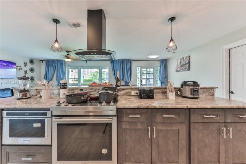 Villa ou maison à vendre à Cape Coral, Floride: 3 chambres, 169.08 m2 № 2428119 - photo 8