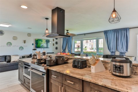 Villa ou maison à vendre à Cape Coral, Floride: 3 chambres, 169.08 m2 № 2428119 - photo 5