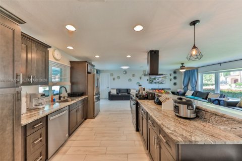 Villa ou maison à vendre à Cape Coral, Floride: 3 chambres, 169.08 m2 № 2428119 - photo 7